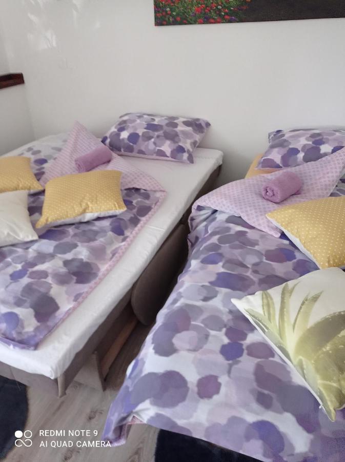 Studio Apartman Sonja โอโทชาส ภายนอก รูปภาพ
